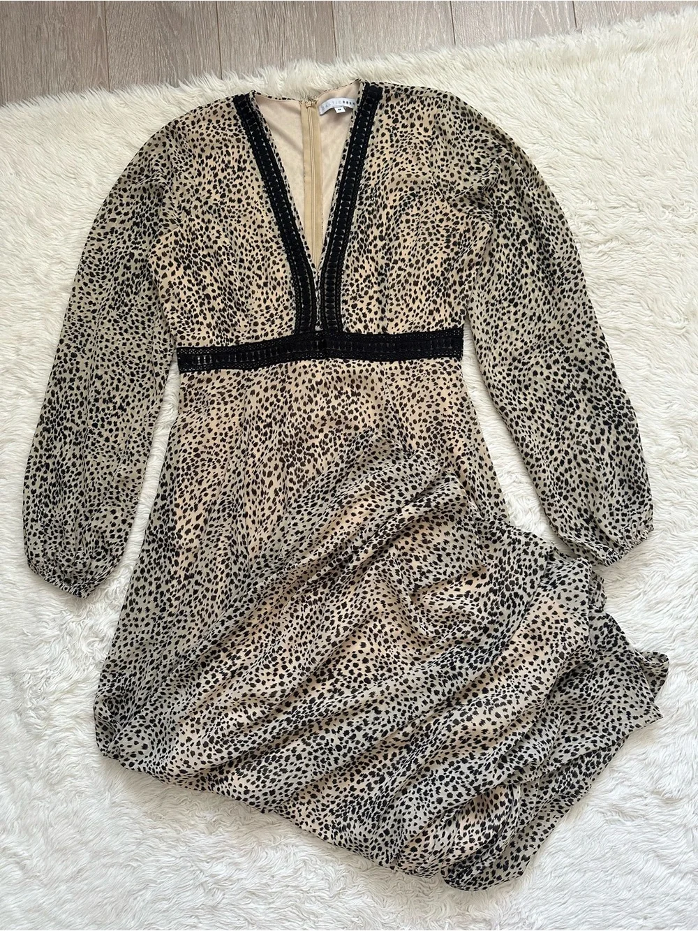 Baltic Born Dress Cha Cha Print Maxi Leopard Cheetah Long Sleeve V-neck Sz M - Picture 2 of 15